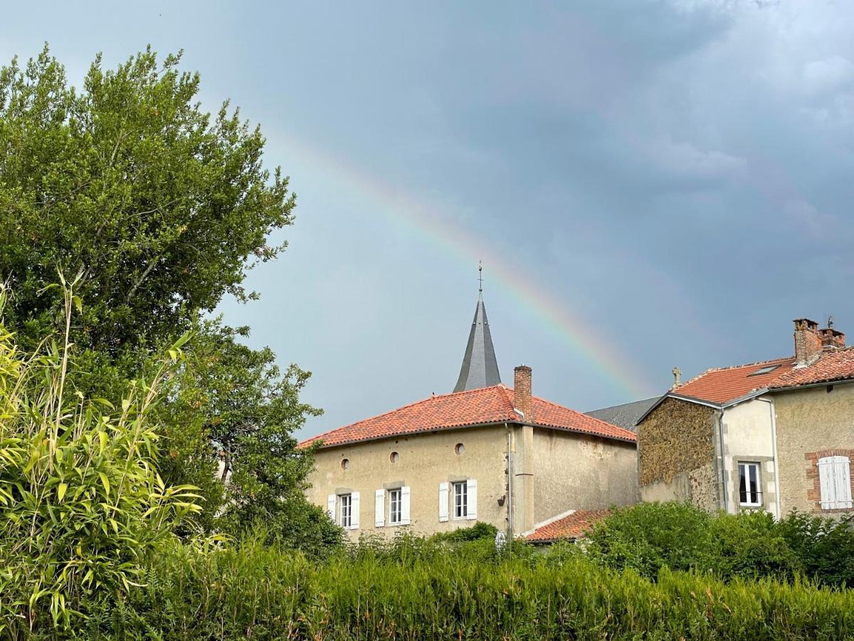 Maison Hirondelles Hotes Mezieres-sur-Issoire Εξωτερικό φωτογραφία