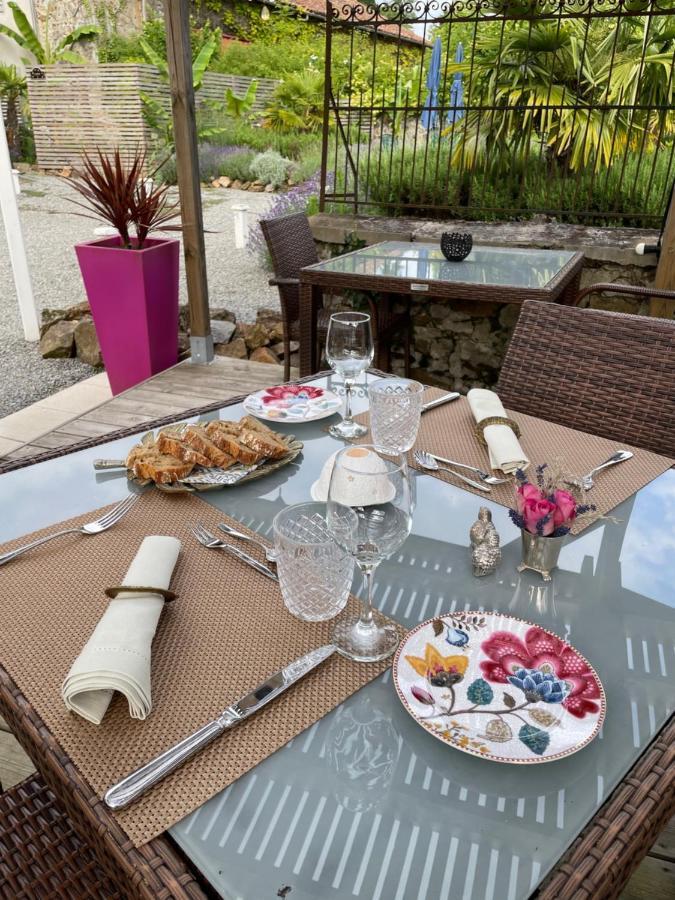 Maison Hirondelles Hotes Bed and Breakfast Mezieres-sur-Issoire Εξωτερικό φωτογραφία